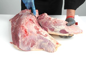 Silverside without Salmon Cut (Gluteobiceps) Meat Cut Spec Step 1